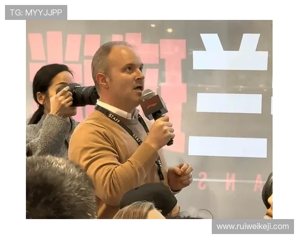 师徒重逢情深意浓刘维伟现场观战杨瀚森首秀上演温情摸头瞬间