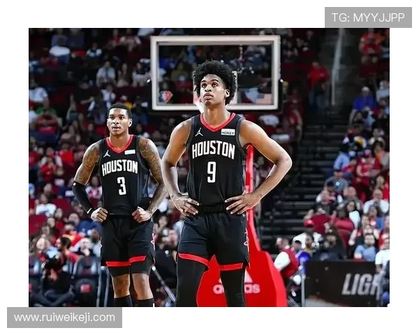 赛季开启前放松时刻 比卢普斯带领克林根与克里斯共探新赛季策略 赛季开启前放松时刻 比卢普斯带领克林根与克里斯共探新赛季策略