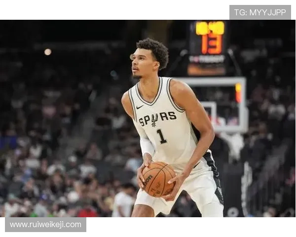 文班亚马攻防两端全面爆发砍下27分18板率队展现防守统治力